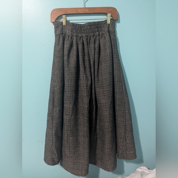 Plaid button up skirt - Picture 2 of 5
